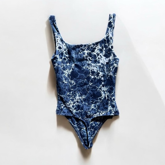 🌻Aritzia Babaton Blue/White Contour Bodysuit Size XS - Picture 2 of 5